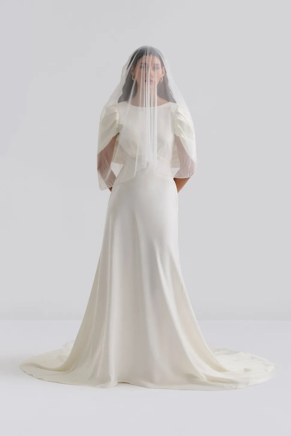 Cathedral blusher veil